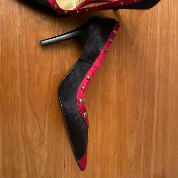 Black leather (“pony hair”) pointy toed high heeled pumps Size 7.5M. - Picture 10 of 11